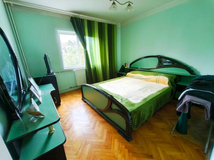 Vând apartament cu 3 camere central,  - 2