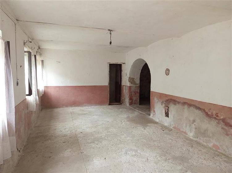 Oravita, Casa cu Spatiu Comercial, Zona Lacul Mic, Pret Negociabil - 2