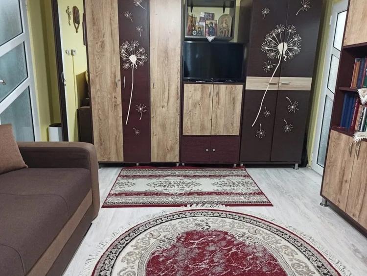 Apartament cu 2 camere, etaj 2/4, zona Alexandru cel Bun - 2