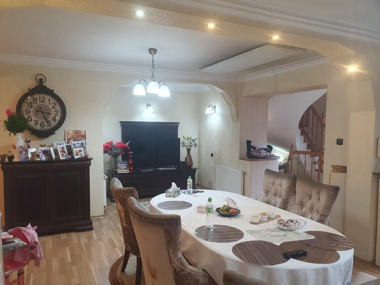 OFERTA EXCEPTIONALA - CASA  DE VANZARE -ZONA EXCLUSIVISTA - 12