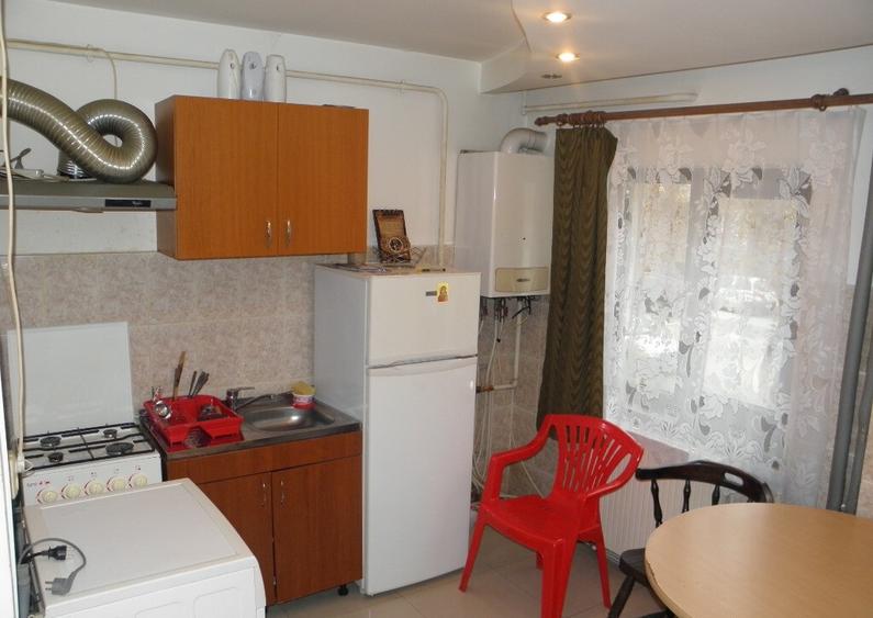 Inchiriez garsoniera decomandata parter Brazda , zona RANDEZVOUS - 4