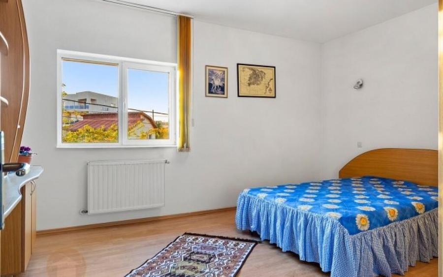 Vila de vanzare,7 camere,teren 1080mp,zona lacului Fundeni,600.000euro - 2