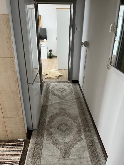 Vând Apartament cu două camere etaj 3 pe mijloc  - 14