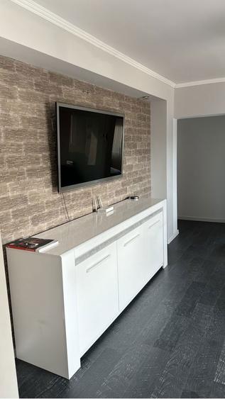 Proprietar Vand Apartament cu 3 camere zona centrala complet mobilat - 1