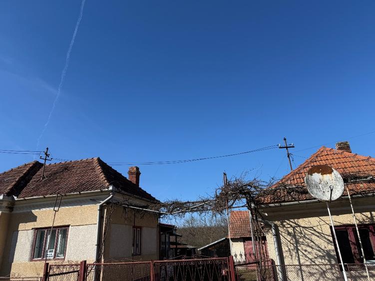 Vand casa la tara - 1