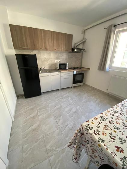 DE INCHIRIAT! Apartament 2 camere decomandat 60 mp , Sector 4 - 31