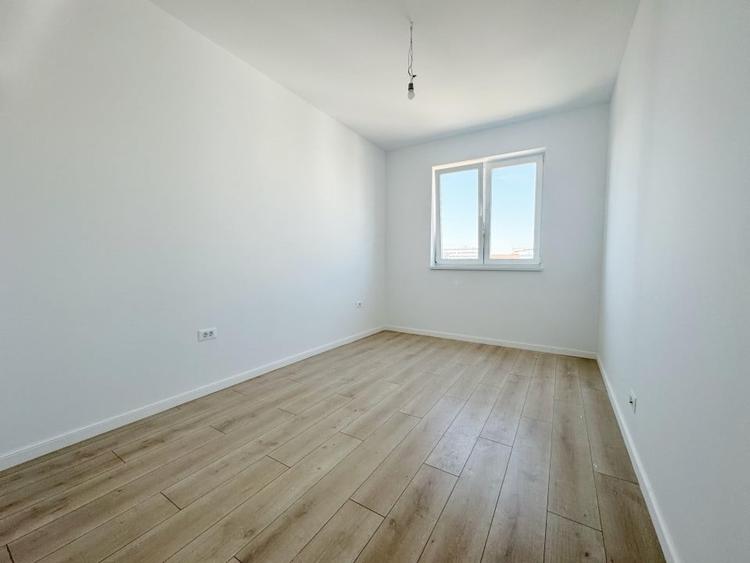 Penthouse 3 camere, decomandat, 81 mp utili, toate utilitatile,  zona Aradului - 4