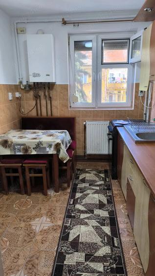 Vand apartament doua camere decomandate zona centrala - 1