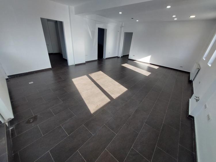 Spatiu Comercial de Inchiriat - Stradal - 4 locuri de parcare - Zona Cristalului - 3