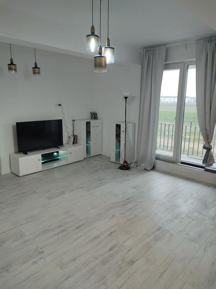 Apartament cu 3 camere decomandat în Tunari
