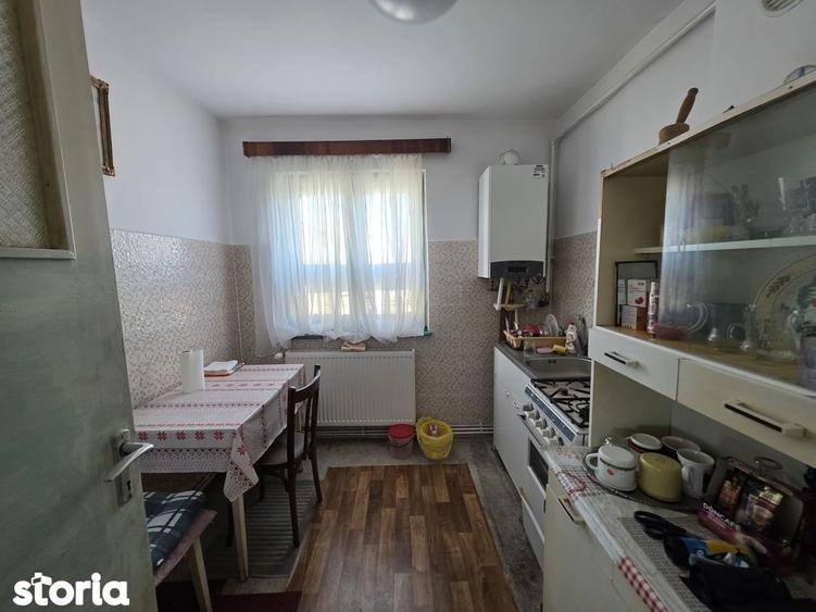 Apartament 2 camere decomandat situat Deva, strada Mara?ti etaj 4 - 12