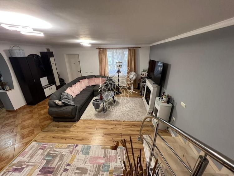 Casa 165 mp+anexa amenajata 68 mp-teren 13 ari-garaj, foisor-Jelna - 1