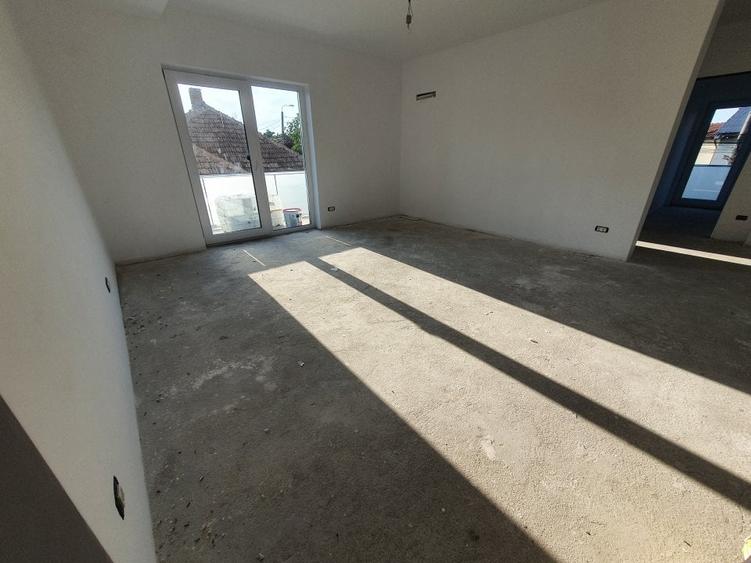 Closca,3 camere,2 bai,bloc nou! - 4