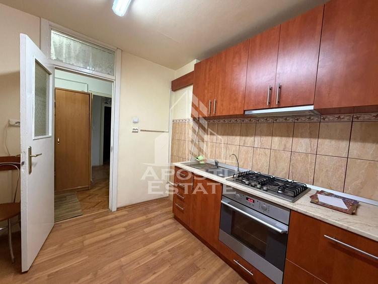 Apartament cu 3 camere, 2 bai, decomandat, centrala proprie, Girocului - 3