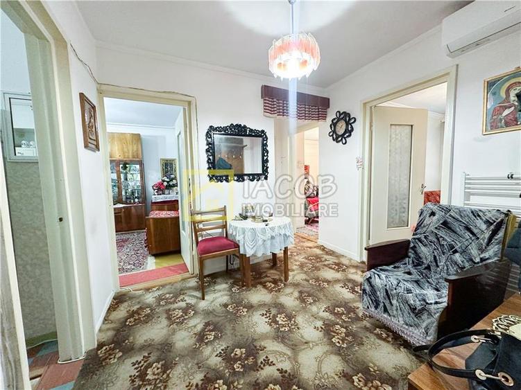 3 camere decomandate, 22 Decembrie - 1