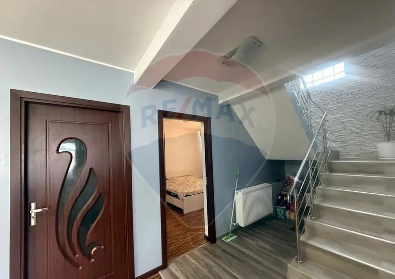 Casa / Vila cu 5 camere de vanzare - 4