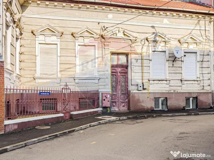 Apartament 4 camere spa?ioase, curte, zona Piata Catedralei - 2