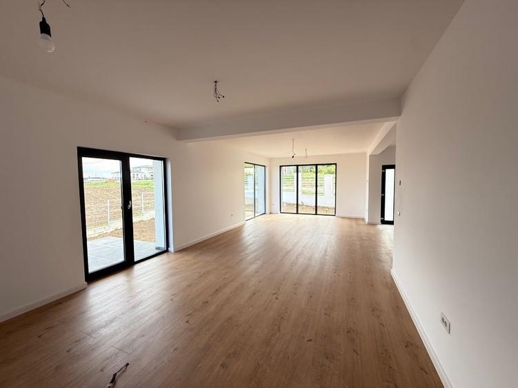 Casa cu Design Deosebit - MALL  MOLDOVA - 9