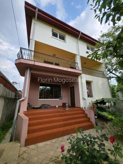 Casă cu 5 camere în Militari