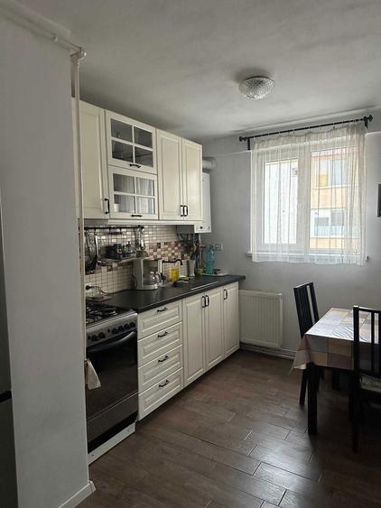 Apartament cu 3 camere decomandat în Drumul Carului