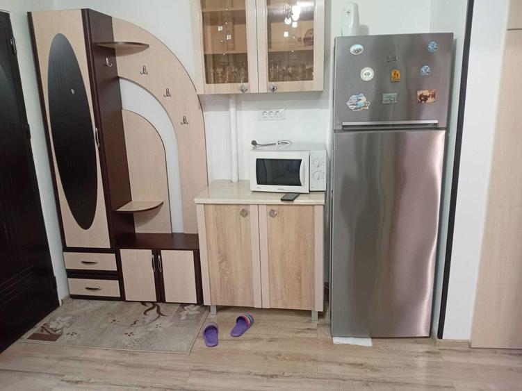 Inchiriez apartament 2 camere, zona Mercur, cartier Cetate - 1