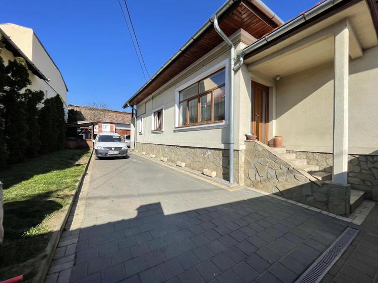 Casă de vânzare | teren 1250mp | zona centrală| arhitectură clasică | Alba Iulia - 1