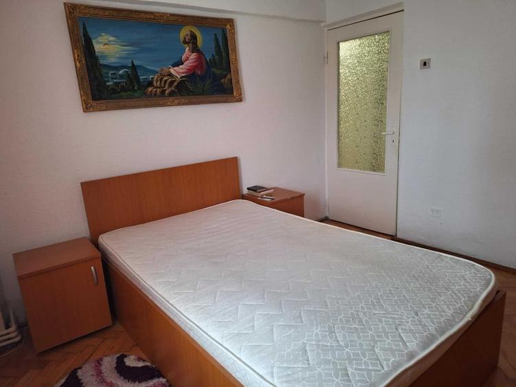 Apartament 3 camere  decomandat , zona  Cetate - 4