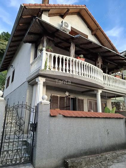 Casa spa?ioasa cu vedere panoramica, situata in Tekija Serbia, la doar 25 km de Por?ile de Fier I Casa spa?ioasa cu vedere panoramica, situata in Tekija Serbia, la doar 25 km de Por?ile de Fier I