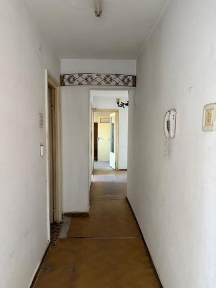 Proprietar -Apartament 3 camere decomandat  Zona Vlaicu , central - 2
