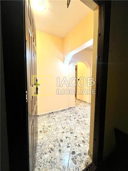 Apartament 3 camere decomandate, etaj 1, str. Narciselor 15, Bacau - 16