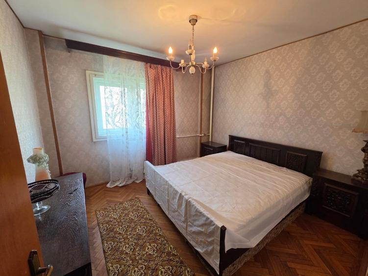 Apartament cu 3 camere decomandat în Tineretului