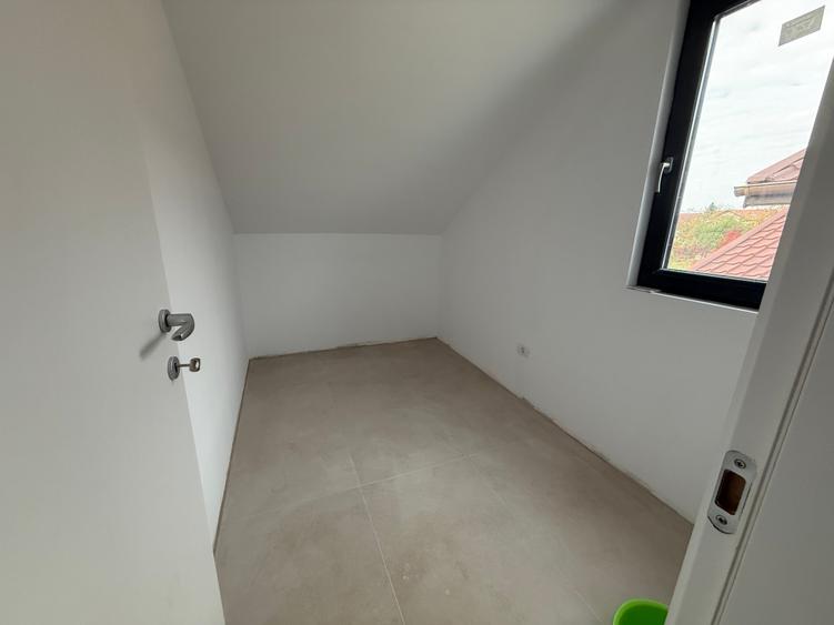 Vilă contemporană , finalizată în 2024, situată pe o stradă privată. - 17