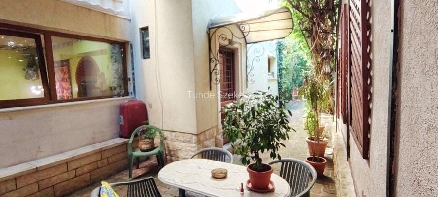 Apartament rustic, deosebit de 98 mp,  cu gradina, in Andrei Muresanu