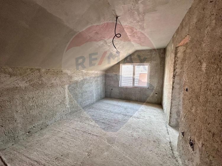 Casa  de vanzare la gri cu 4 camere,teren 552mp in Les - 13