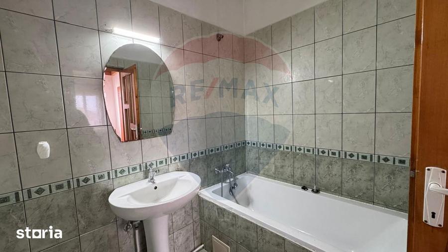 Apartament cu 3 camere semidecomandat, mobilat în Dâmbul Rotund