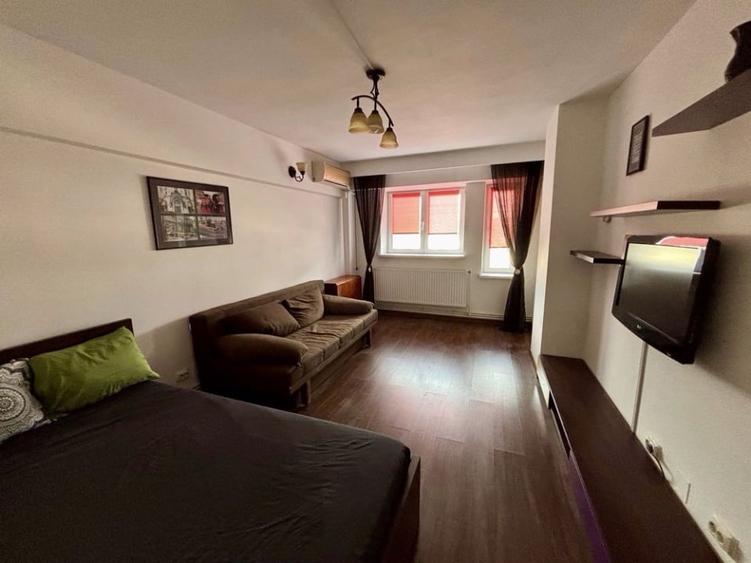 Garsonieră de închiriat – Ultracentral, cu vedere la mare - 1