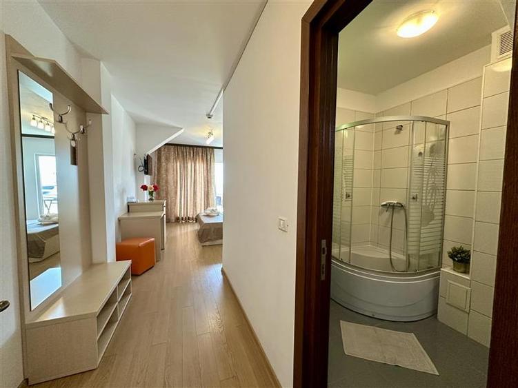 Casă individuală cu 25 camere cu Canalizare în Central