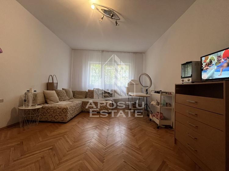 Apartament cu 3 camere decomandat, mobilat în Soarelui