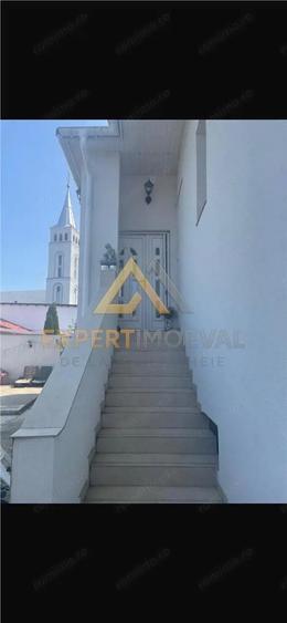 Casa boiereasca Centrul Vechi Baia Mare cu spatiu comercial la parter inchiriat cu 600 euro luna - 2