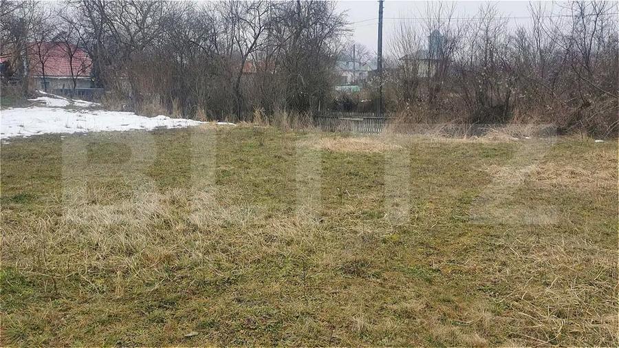 Teren 2.700 mp cu deschidere 22 ml lini?te, natura ?i acces rapid la ora? - 2