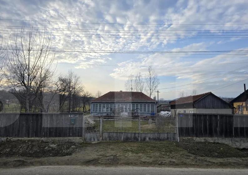 Casa batraneasca cu teren generos in Bucecea - 1