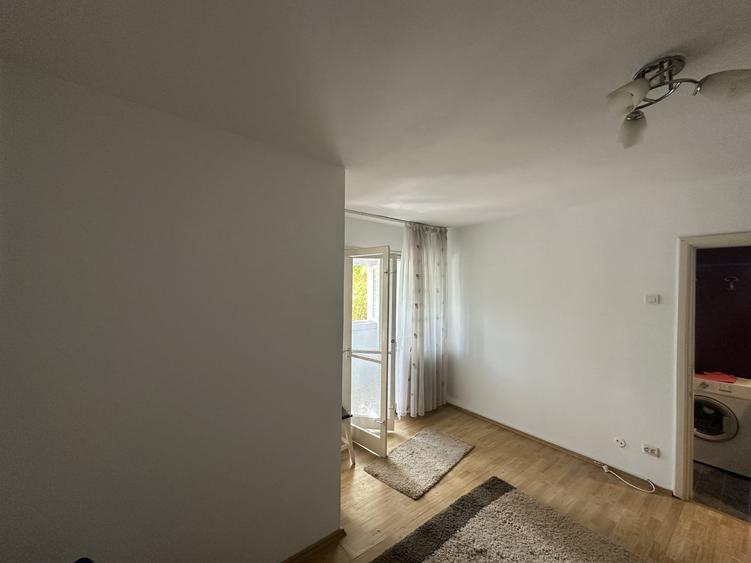 Apartament cu 2 camere semidecomandat, mobilat în Berceni