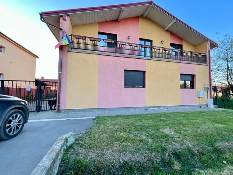 Casă cu 6 camere cu Canalizare în Moșnița Veche