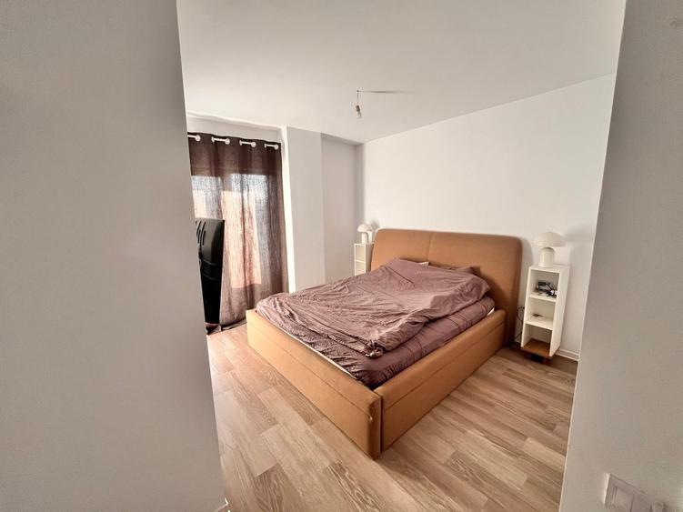 Apartament cu 3 camere semidecomandat, mobilat în Florești