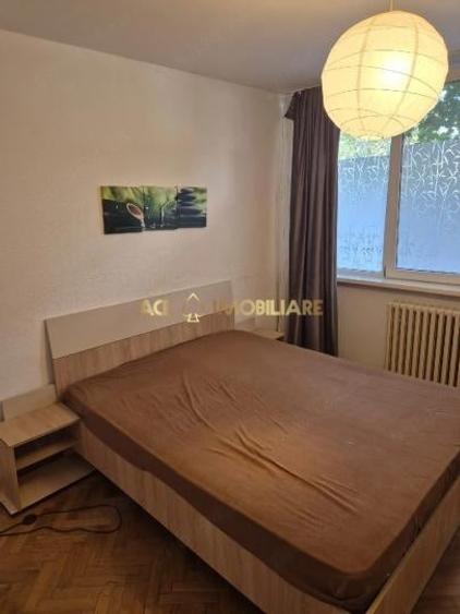Apartament cu 2 camere decomandat, mobilat în Arcul de Triumf