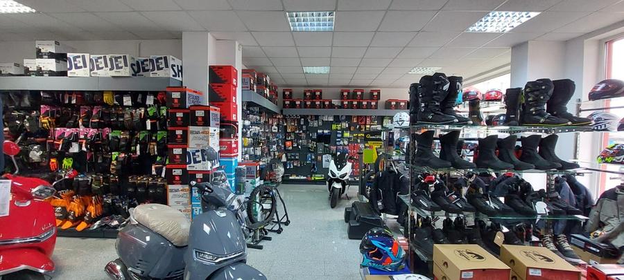 De inchiriat spatiu comercial  pretabil pentru cabinet medical/ farmacie - 3