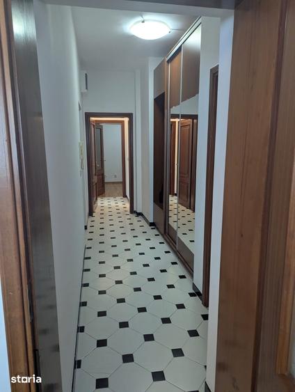 Apartament cu 3 camere decomandat în Primăverii