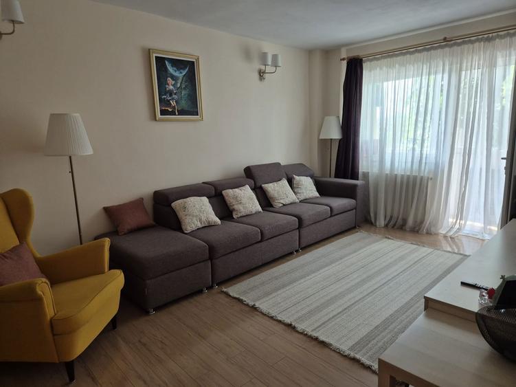 Vand Apartament 3 camere Craiovei decomandat - 1