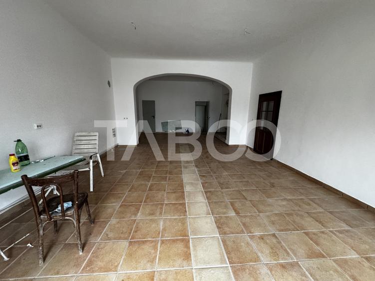 Spatiu comercial de inchiriat in centrul Cristianului cu vad bun - 3