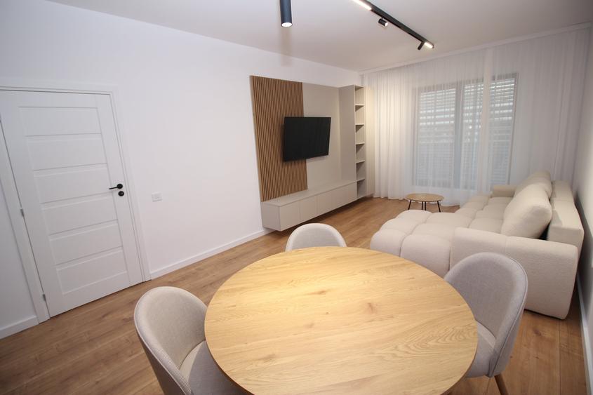 Apartament cu 2 camere decomandat în Drumul Taberei